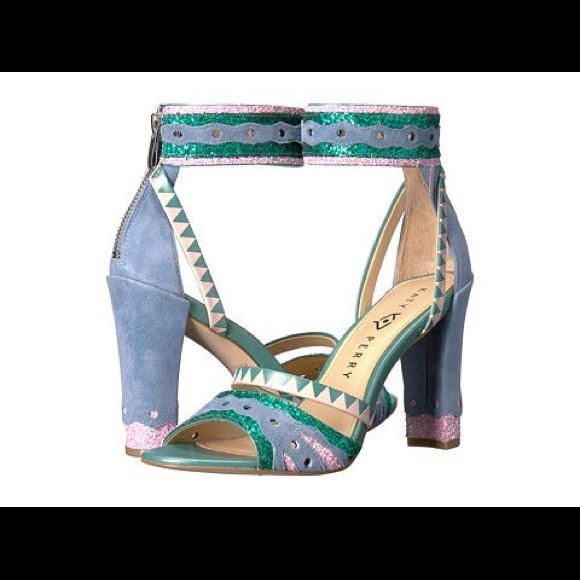 Mermaid Costume LIKE NEW 🍂👻 - Picture 4 of 8